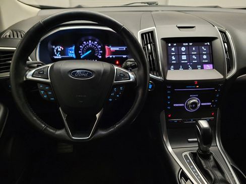 Used 2018 Ford Edge Titanium FWD image 22