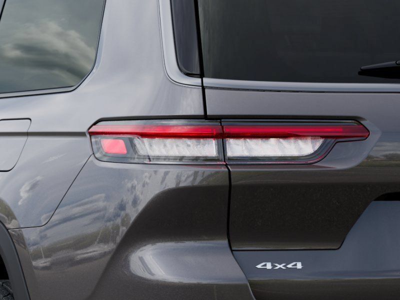 New 2026 Jeep Grand Cherokee L Limited w/ Limited Altitude Package AWD/4WD image 9