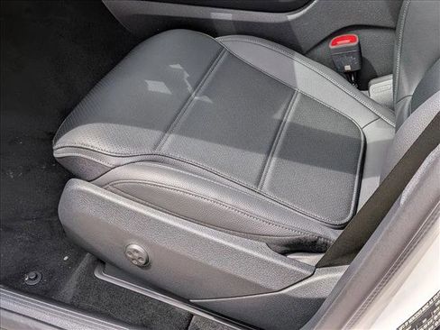 Used 2026 Mercedes-Benz GLC 300 image 4