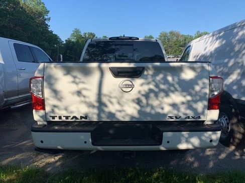 Used 2024 Nissan Titan SV w/ SV Convenience Package AWD/4WD image 6