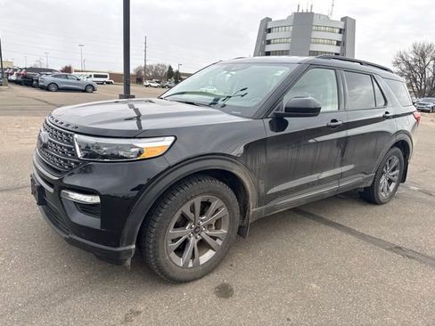 Used 2022 Ford Explorer XLT w/ Equipment Group 202A AWD/4WD image 6