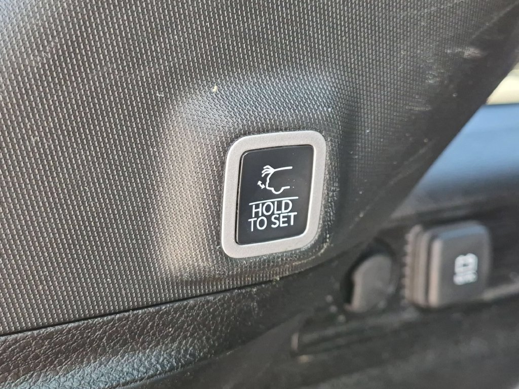 Used 2025 Jeep Grand Cherokee Limited AWD/4WD image 7