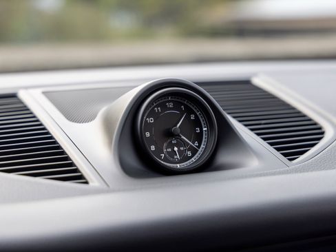 Certified 2023 Porsche Macan image 34