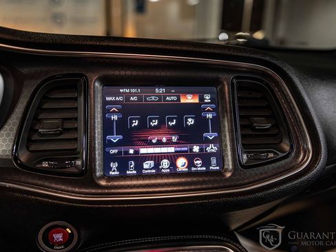 Used 2015 Dodge Challenger SRT image 25