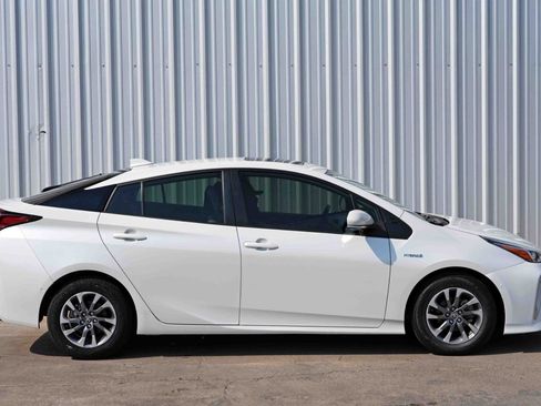 Used 2022 Toyota Prius XLE w/ Premium Convenience Package image 50