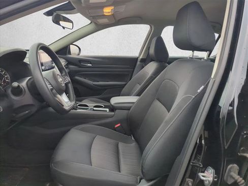 Used 2024 Nissan Altima 2.5 SV image 13