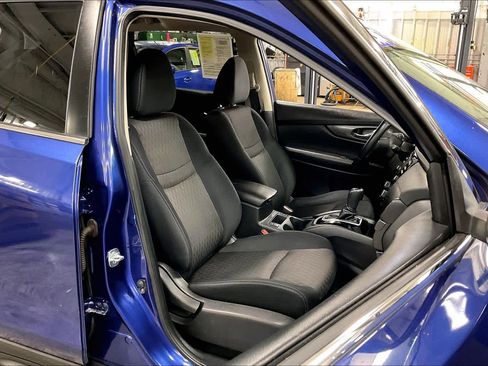 Used 2017 Nissan Rogue SV AWD/4WD image 9