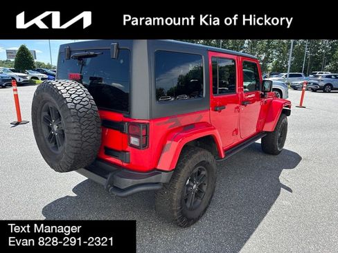 Used 2017 Jeep Wrangler Unlimited Sahara AWD/4WD image 7