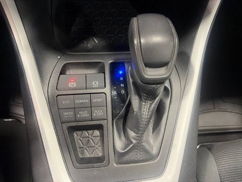 Used 2019 Toyota RAV4 LE AWD/4WD image 15