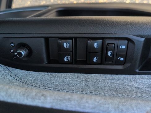 Used 2024 Jeep Compass Latitude AWD/4WD image 15
