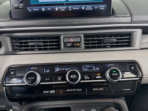 Certified 2025 Honda Pilot EX-L image 17