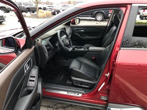 Used 2023 Nissan Rogue Platinum w/ Platinum Premium Package image 18