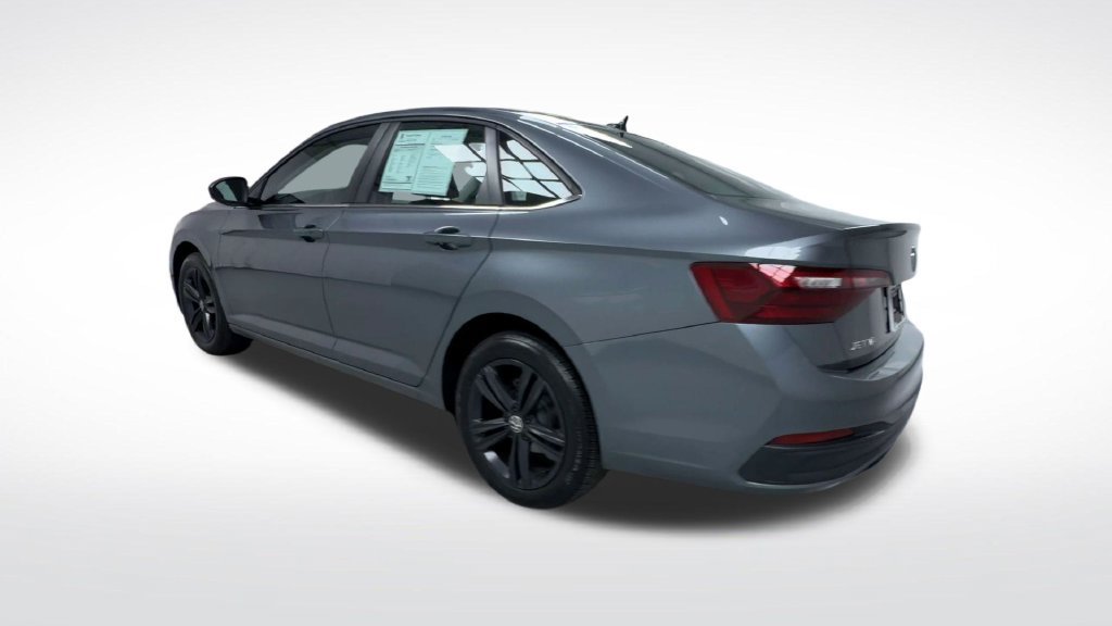 Used 2024 Volkswagen Jetta SE FWD image 6