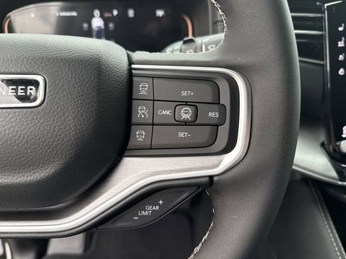New 2026 Jeep Grand Wagoneer Limited w/ Rear Seat Video Group I AWD/4WD image 15