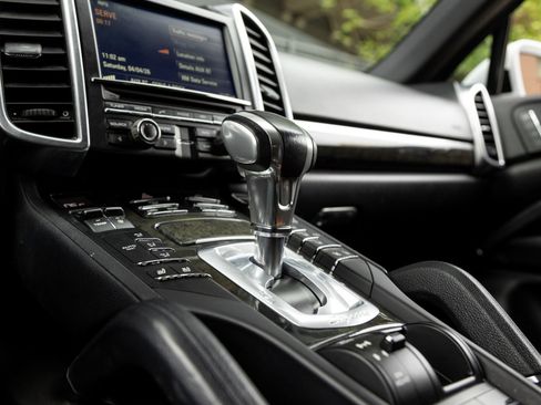 Used 2016 Porsche Cayenne S image 27