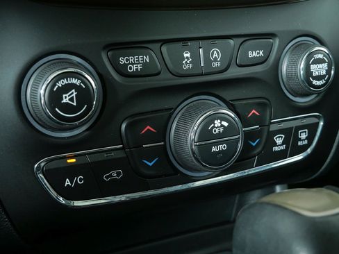 Used 2016 Jeep Cherokee Limited AWD/4WD image 15