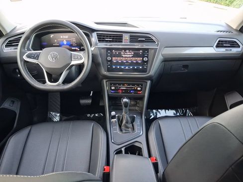 Used 2024 Volkswagen Tiguan SE FWD image 14