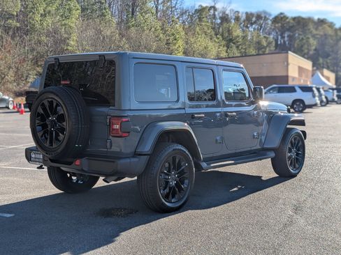 Used 2025 Jeep Wrangler Sahara image 9