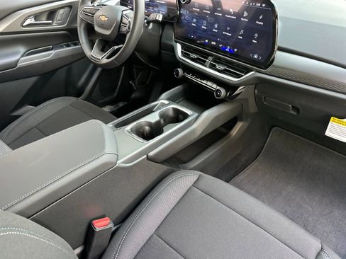 New 2026 Chevrolet Equinox EV LT image 18