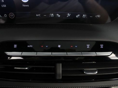 New 2026 Buick Enclave Avenir image 8