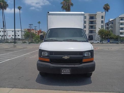 Used 2016 Chevrolet Express 3500 RWD image 2