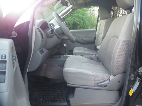Used 2010 Nissan Frontier SE AWD/4WD image 10