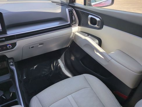 Used 2024 Kia Sorento S image 17