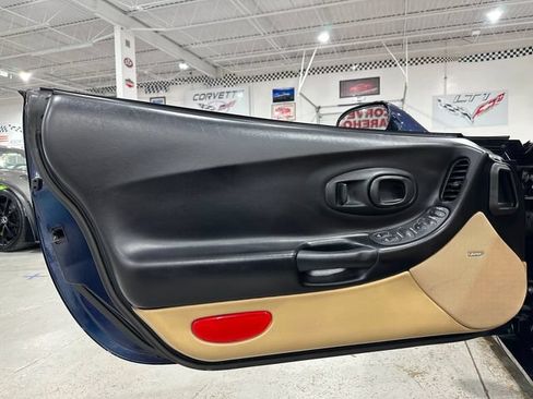 Used 2001 Chevrolet Corvette Convertible w/ Preferred Equipment Group2 RWD image 13
