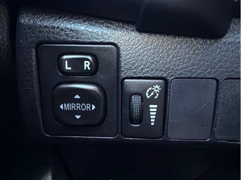 Used 2017 Toyota Corolla SE FWD image 22