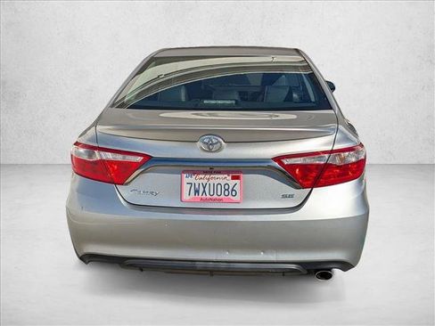 Used 2016 Toyota Camry SE image 5