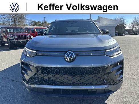 New 2026 Volkswagen Tiguan SE R-Line FWD image 8