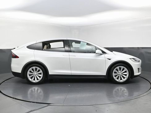 Used 2019 Tesla Model X 100D image 5