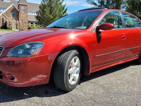 Used 2005 Nissan Altima 3.5 SL FWD image 2