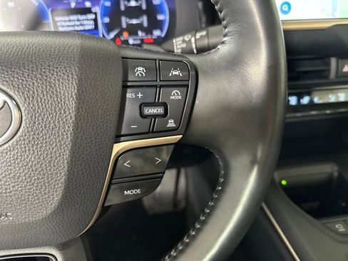 Used 2023 Toyota Crown Platinum image 16