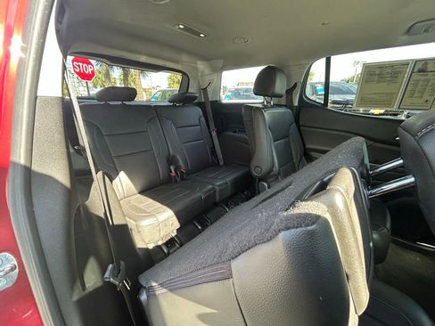 Used 2023 GMC Acadia SLT image 23
