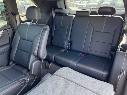 Used 2026 GMC Acadia Elevation w/ Elevation Premium Package AWD/4WD image 17