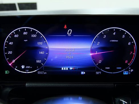 Used 2025 Mercedes-Benz GLA 250 4MATIC image 11