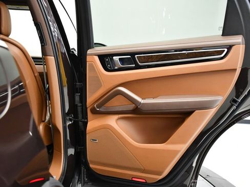 Used 2023 Porsche Cayenne Platinum Edition image 52