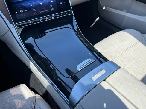 Used 2024 Mercedes-Benz C 300 Sedan image 22