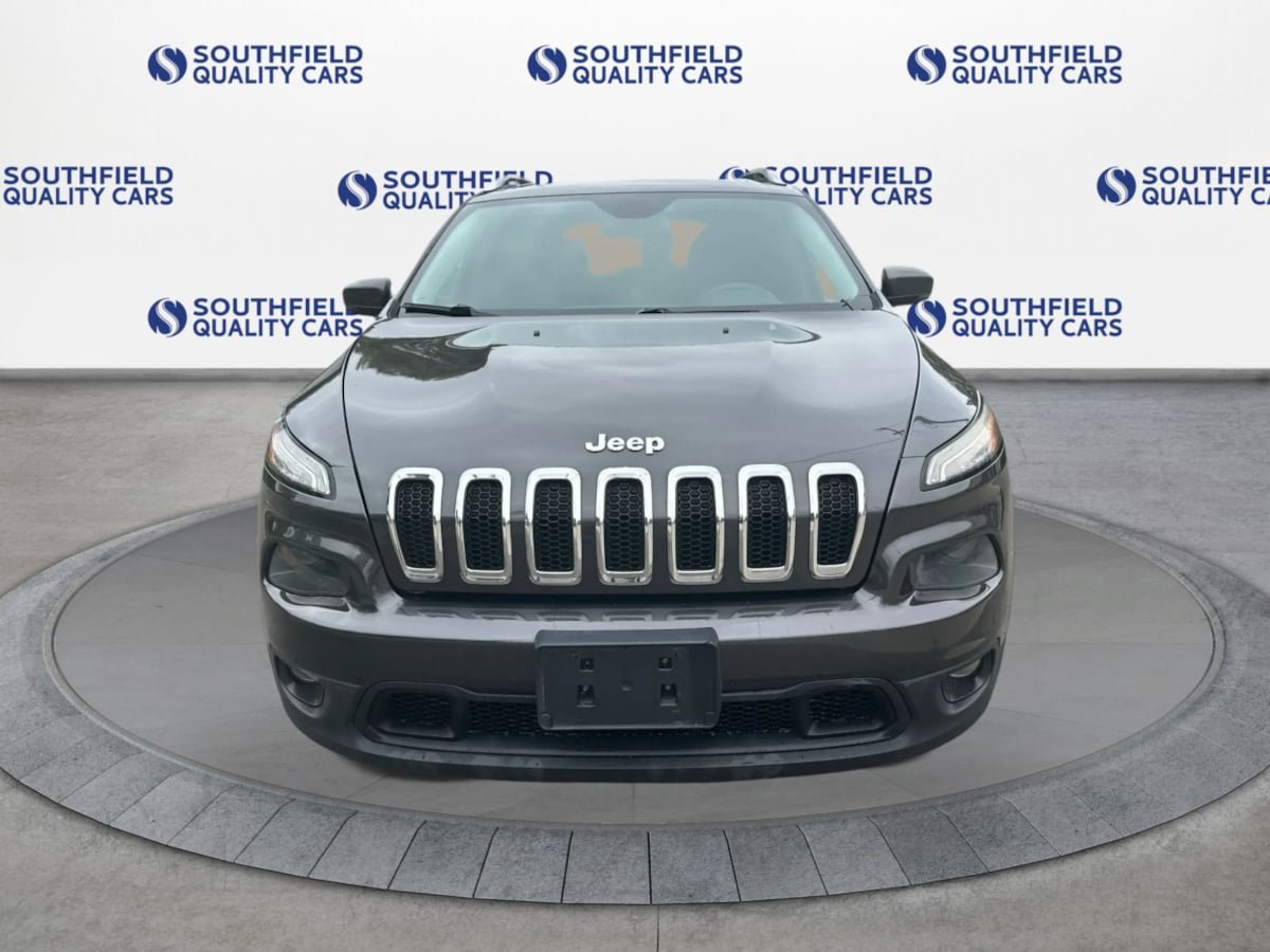 Used 2016 Jeep Cherokee Latitude w/ Safety/Convenience Group AWD/4WD image 9