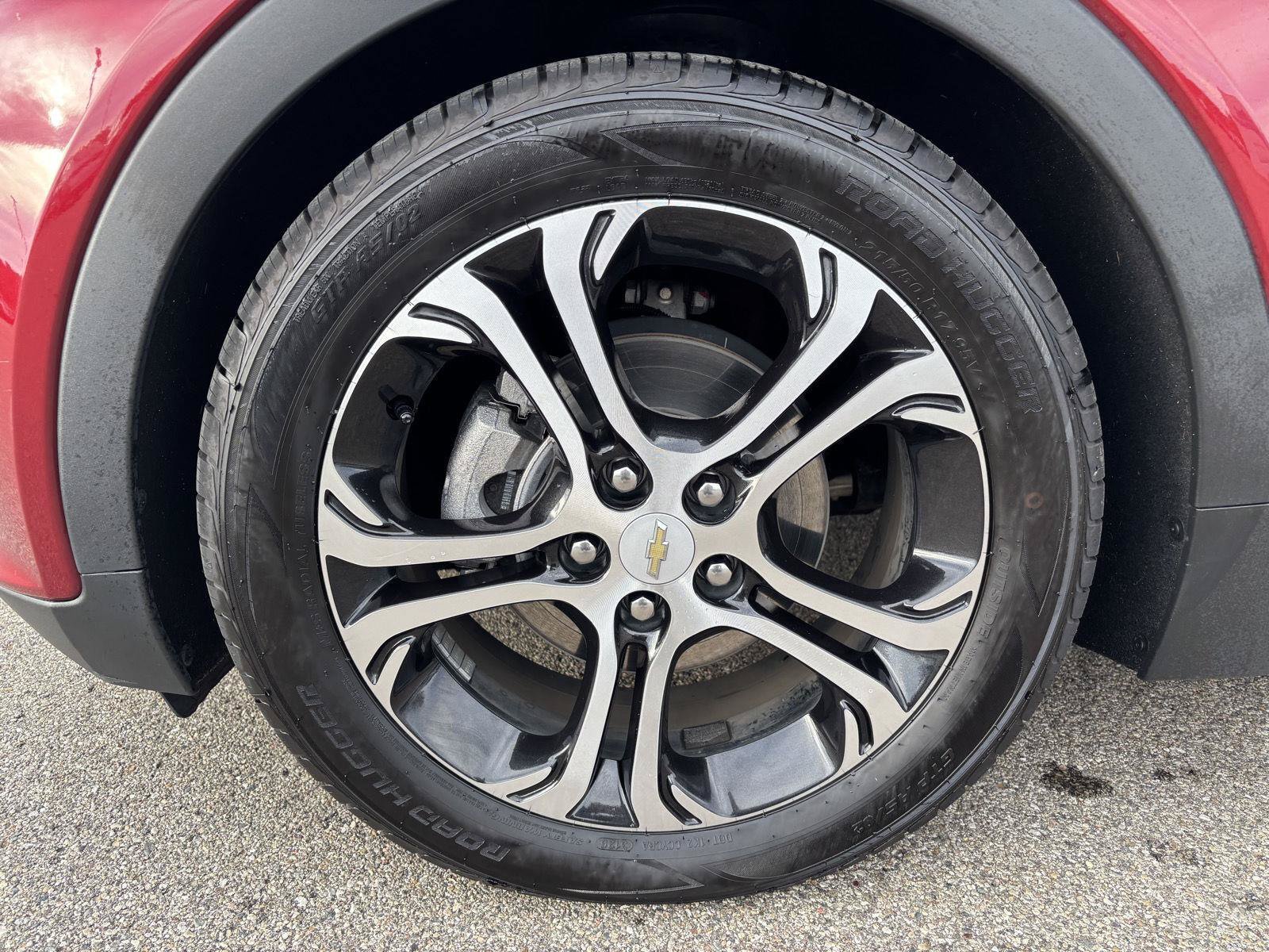 Used 2021 Chevrolet Bolt Premier w/ Infotainment Package FWD image 9