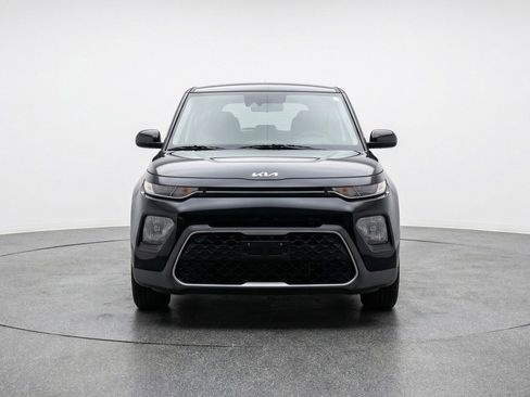 Used 2025 Kia Soul LX w/ LX Technology Package FWD image 2