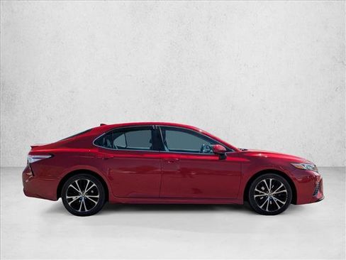 Used 2020 Toyota Camry SE FWD image 4