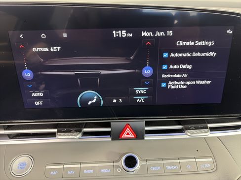 Used 2024 Hyundai Elantra Blue FWD image 22