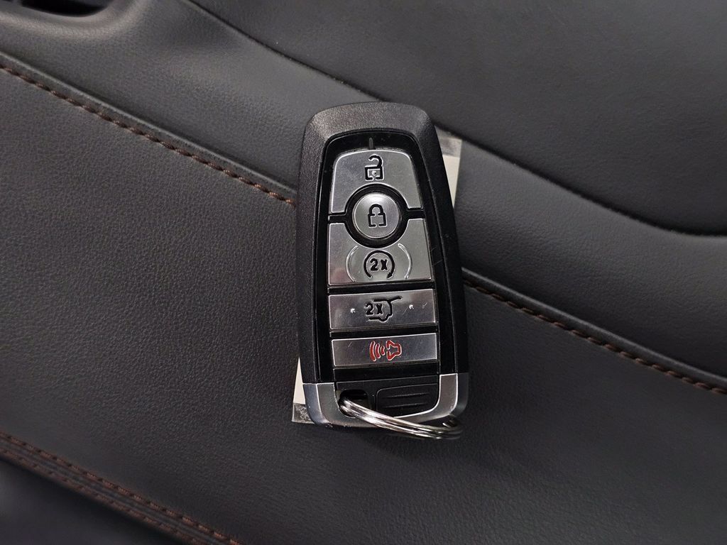 Used 2025 Ford Expedition Active AWD/4WD image 43