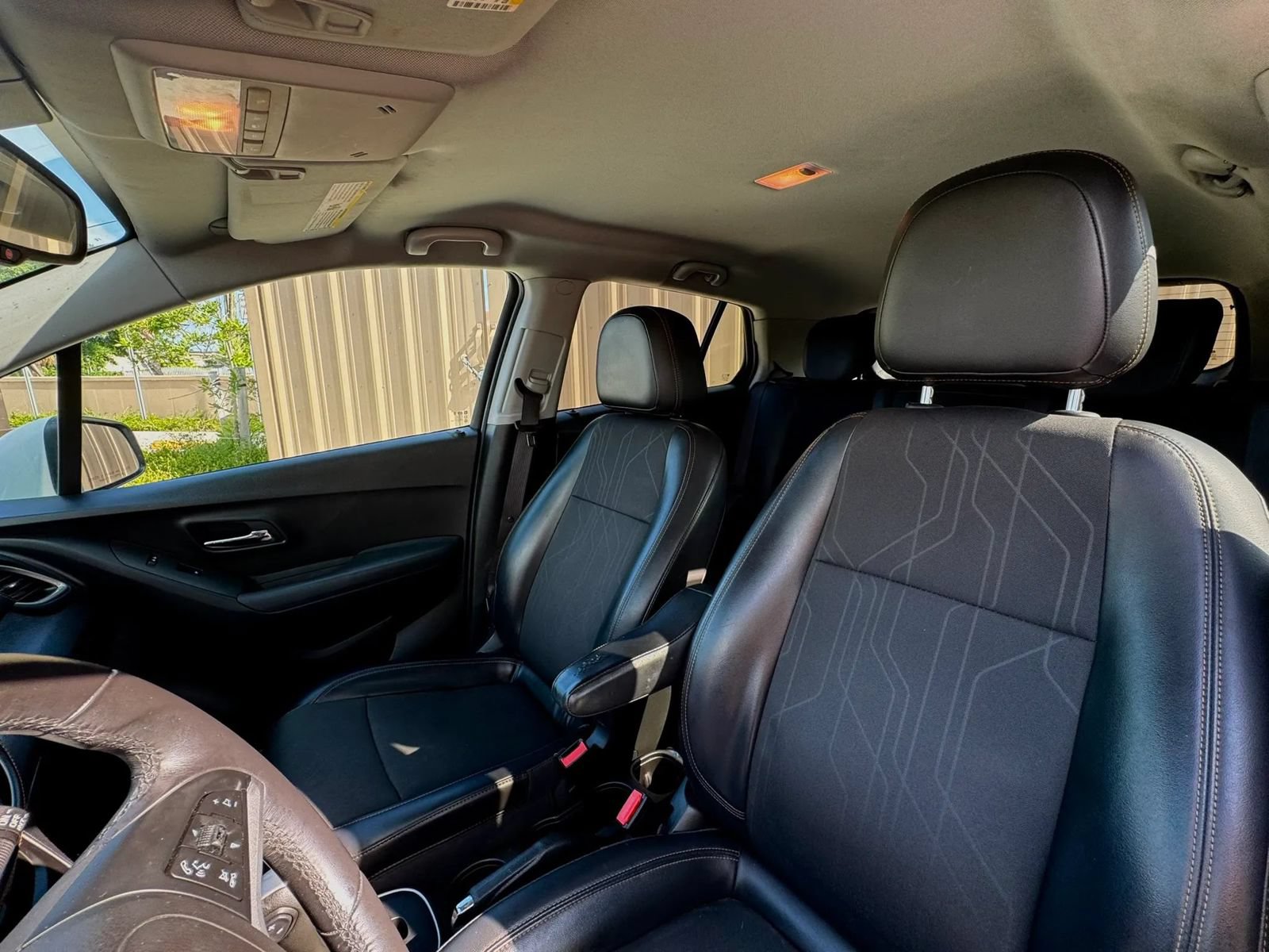 Used 2020 Chevrolet Trax LT w/ LT Convenience Package FWD image 30