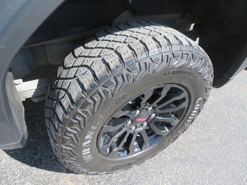 Used 2023 GMC Sierra 1500 AT4X image 11