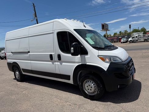 Used 2024 RAM ProMaster 2500 w/ Convenience Group FWD image 2