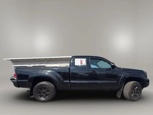Used 2015 Toyota Tacoma 4x4 Access Cab V6 w/ SR Package image 8
