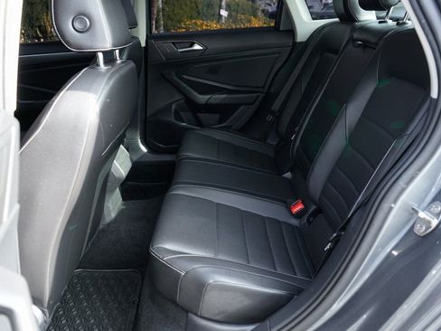 Used 2022 Volkswagen Jetta SE image 36